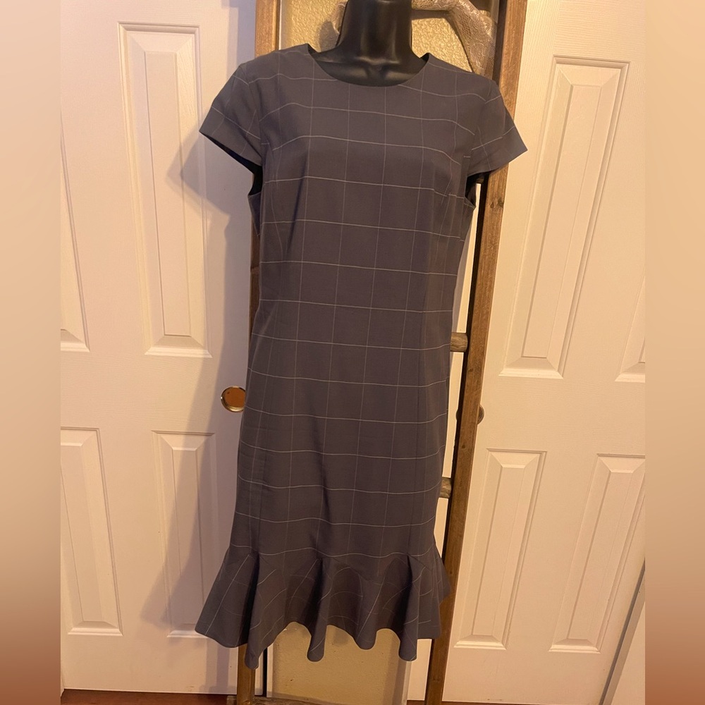 Banana Republic Grey Plaid Dress Size 6; Very classy!